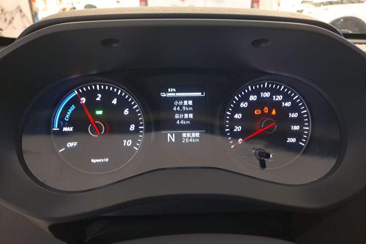 Used Wuling Yangguang 2024 300KM Comfort Version Passenger Van 75kW
