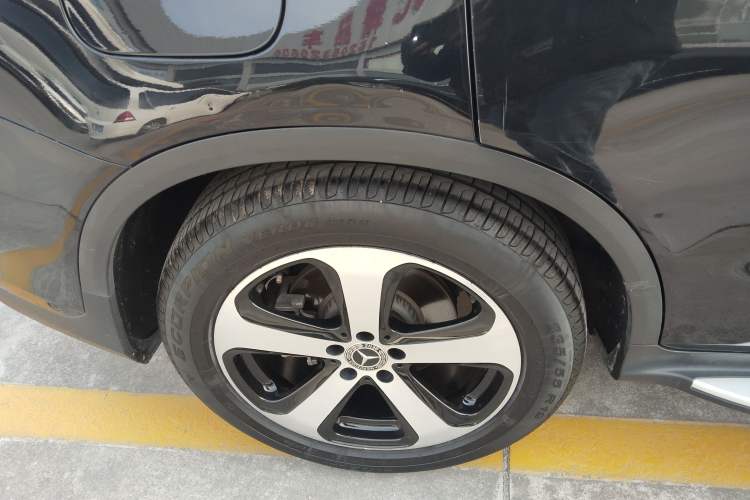 Used Mercedes-Benz GLC 2019 Facelift GLC 260 L 4MATIC Luxury Model
