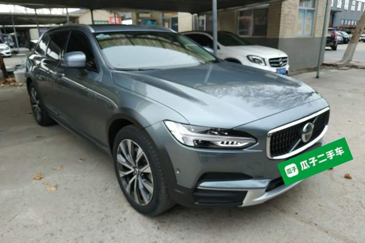 Used Volvo V90 2017 Cross Country T5 AWD Smart Range Edition
