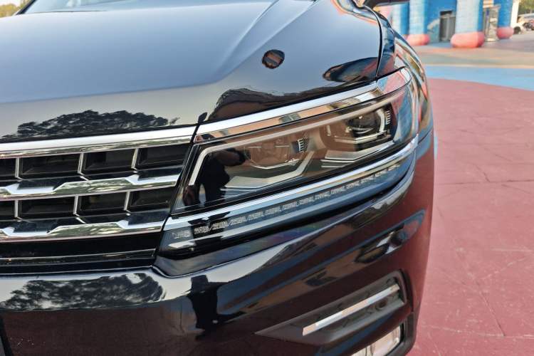 Used Volkswagen Tiguan L 2019 380TSI Automatic All-Wheel Drive Luxury Edition with 7 Seats China VI Standard
