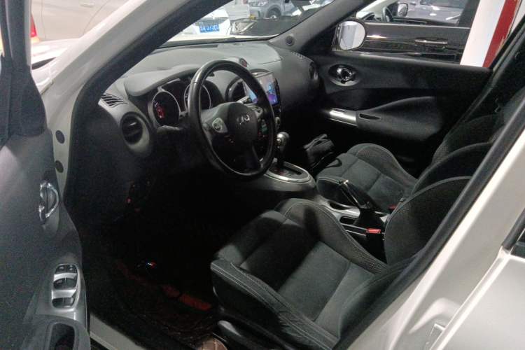 Used Infiniti ESQ 2014 1.6L Spontaneous Edition