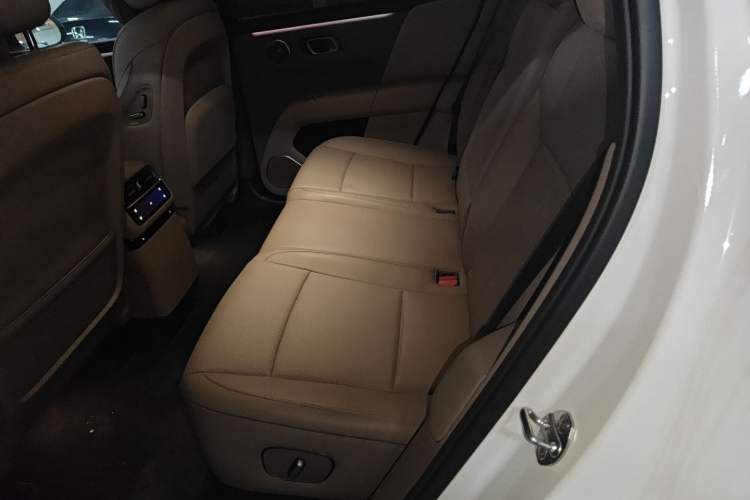 Used Li Auto Li Auto i6 2025 Model Two-Wheel-Drive Standard Type
