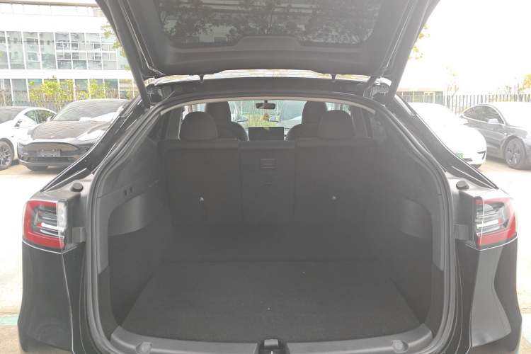 Used Tesla Model Y 2023 Rear-Wheel-Drive Version
