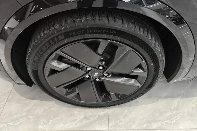 Used Li Auto L9 2025 Pro Smart Refresh Edition
