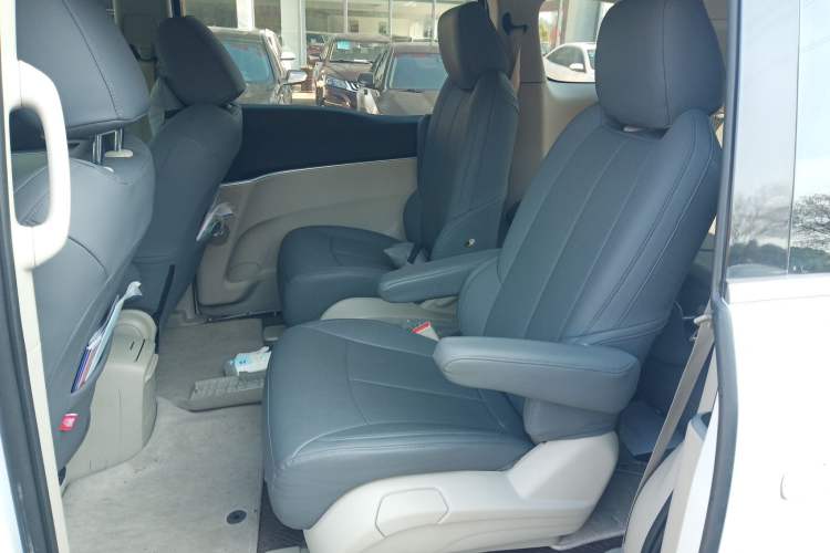 Used Buick GL8 2022 Land Cruiser Executive Class 652T Comfort Model
