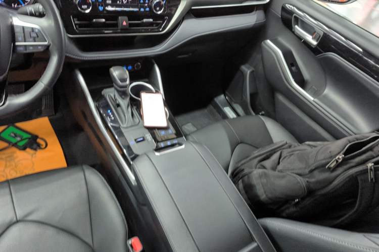 Used Toyota Highlander 2022 Dual-Engine 2.5L Four-Wheel Drive Prestige Version 7 Seats
