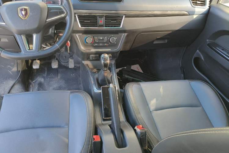 Used Jinbei Gold Card S6 2023 1.6L Manual Double-Cab Standard Version with 3.0-Meter Cargo Bed SWD16MS