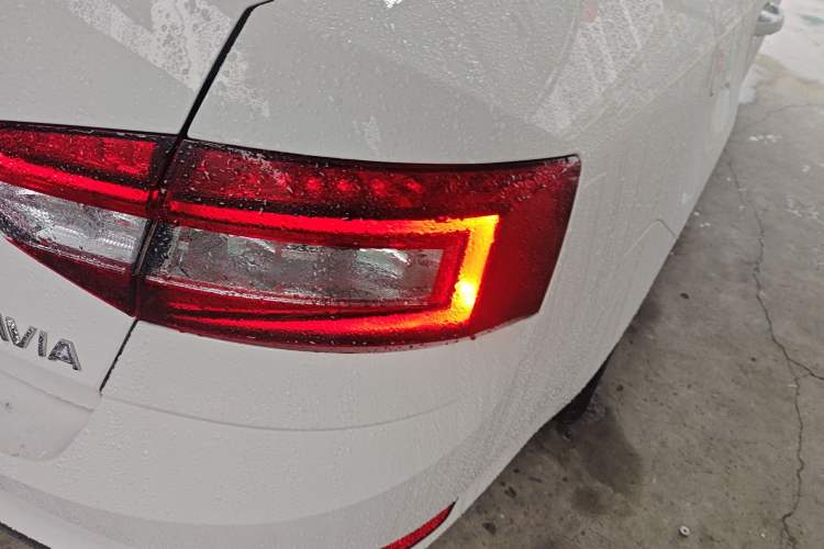 Used Skoda Octavia 2019 1.5L Automatic Smart Drive Luxury Edition China VI Standard
