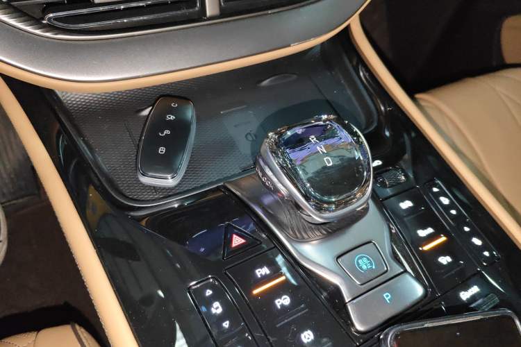 Used Denza D9 2024 DM-i 980 Four-Wheel Drive Flagship Model
