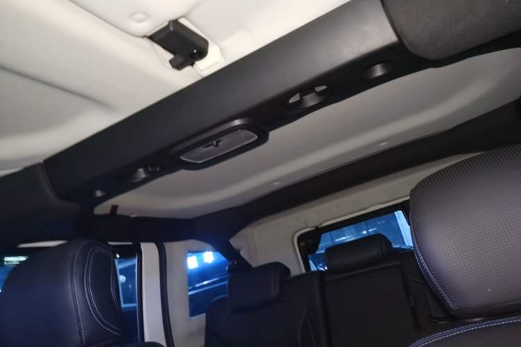 Used  BJ40 2023 2.0T Automatic Four-Wheel Drive Urban Hunter Edition Chivalrous Type
