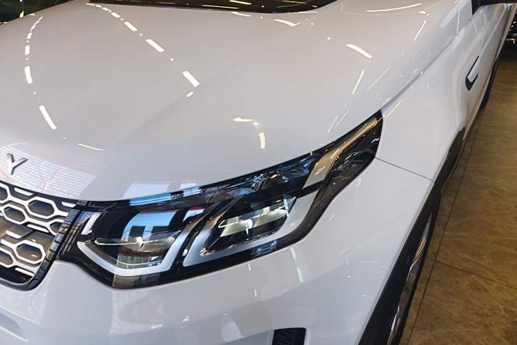 Used Land Rover Discovery Sport 2020 200 PS Family Edition
