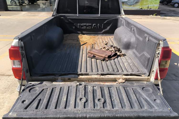 Used Dongfeng Ruichi 2021 2.4T Diesel Two-Wheel Drive Business Edition Long Cargo Bed YCY24165-61
