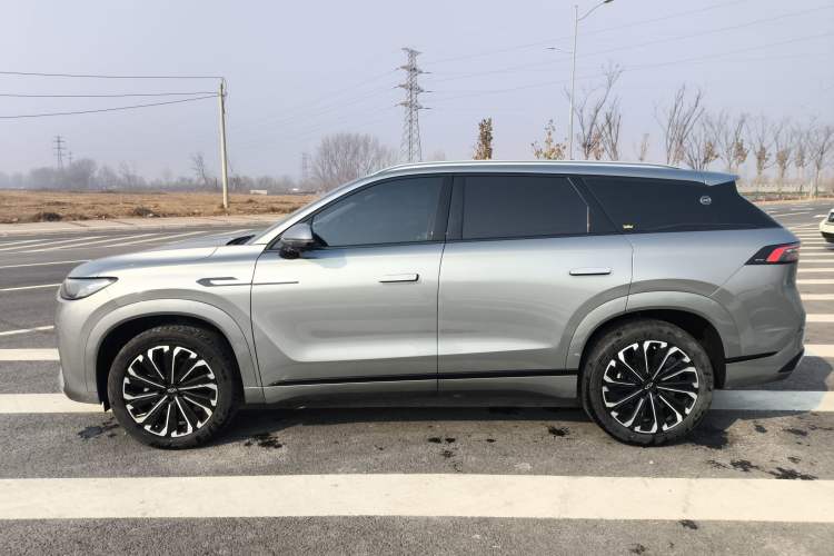 Used Chery Tiggo 9 2023 Facelift 2.0T Dual-Clutch Two-Wheel Drive Luxury Edition 5 Seats
