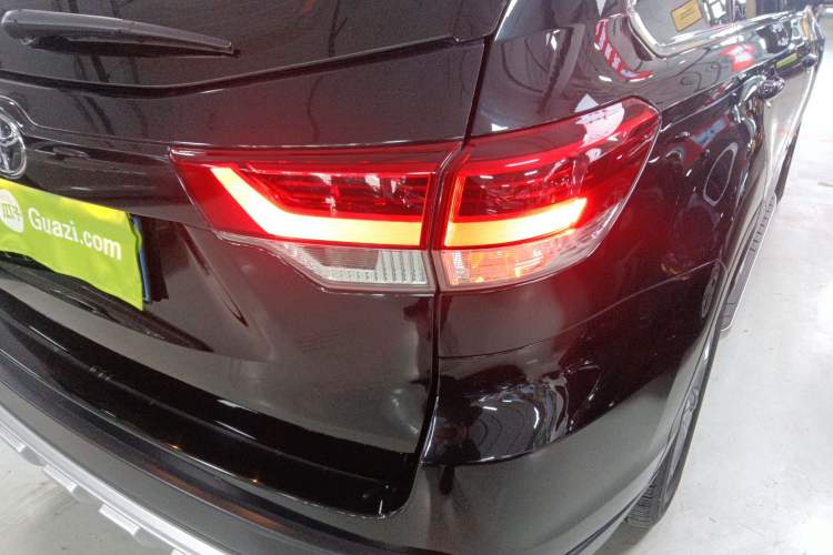 Used Toyota Highlander 2018 2.0T Four-Wheel Drive Luxury Edition 7 Seats China V Emission Standard
