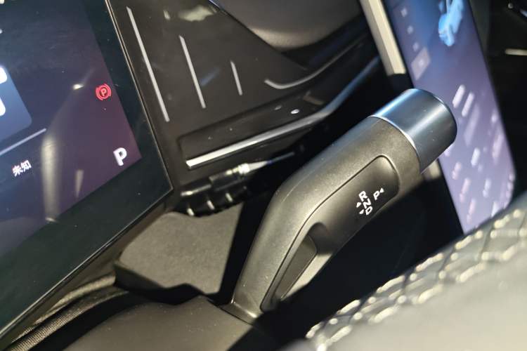 Used  L6 2024 125km Creative Edition