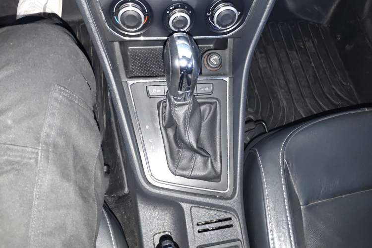 Used Volkswagen Lavida 2015 1.6L Automatic Comfort Edition
