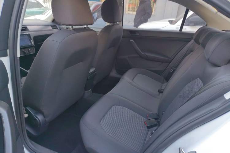 Used Volkswagen Santana 2016 1.6L Manual Fashion Edition
