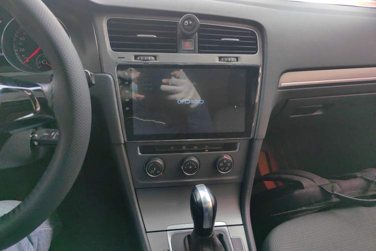 Used Volkswagen Golf 2016 230TSI Automatic Comfort Version
