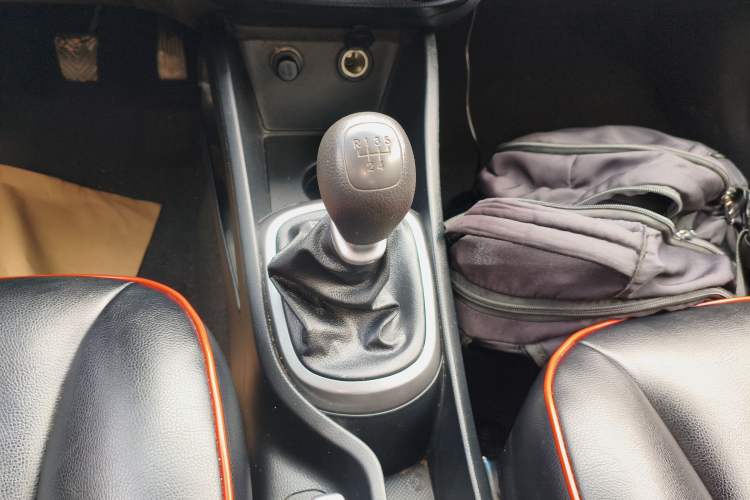 Used Kia K2 2015 Sedan 1.4L MT GLS
