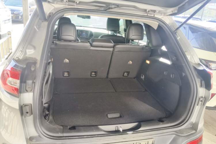 Used  Cherokee 2014 2.4L Luxury Edition
