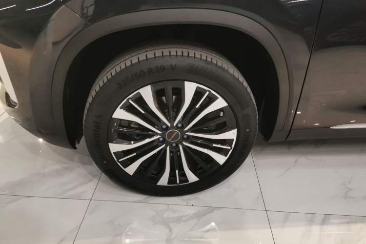 Used  Lingyun 2024 300T Two-Wheel Drive Starlight Edition
