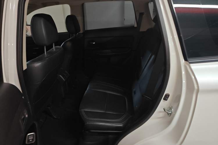 Used Mitsubishi Outlander 2019 2.0L Two-Wheel Drive Comfort Edition 5 Seats China V Standard