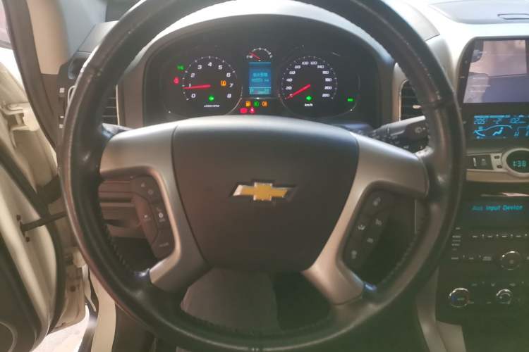 Used Chevrolet Captiva 2015 2.4L 4x4 Flagship Edition 7-Seater
