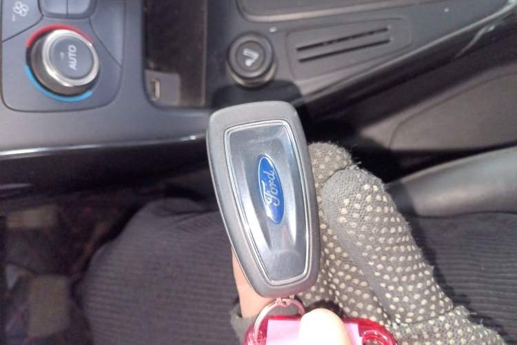 Used Ford Focus 2015 Hatchback 1.6L Automatic Fashion Edition
