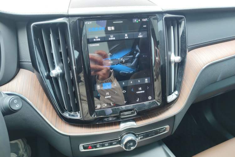 Used Volvo XC60 2024 B5 4x4 Smart Luxury Edition