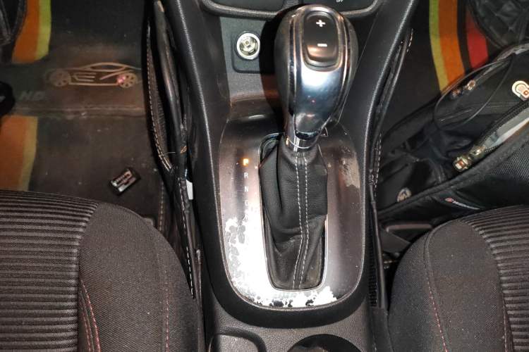 Used Buick Encore 2015 1.4T Automatic Two-Wheel Drive Urban Elite Version
