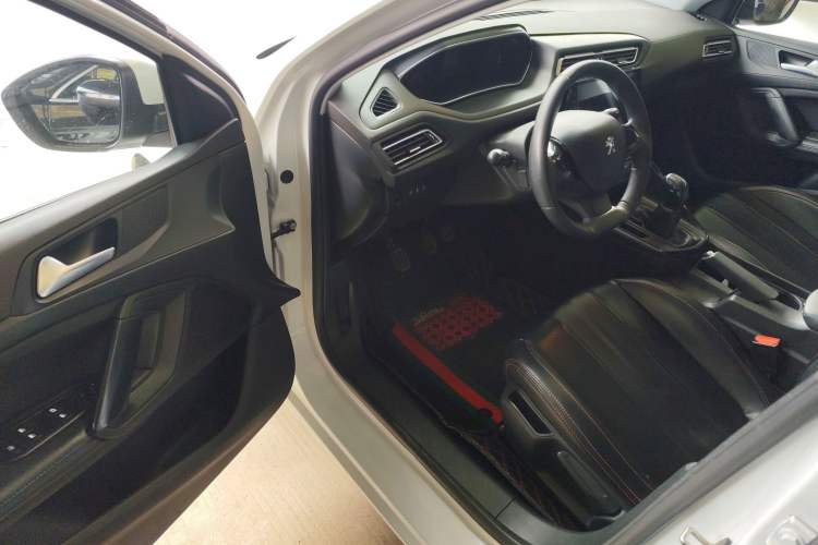 Used Peugeot 308 2016 1.6L Manual Fashion Edition
