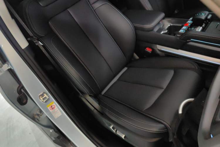 Used  Titanium 3 2025 501 km All-Wheel Drive Intelligent Driving Max Edition
