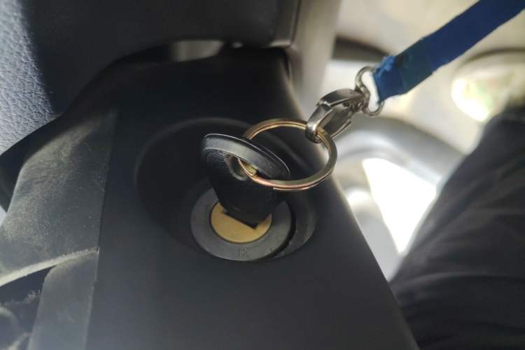 Used Wuling Rongguang V 2015 1.2L Base Version
