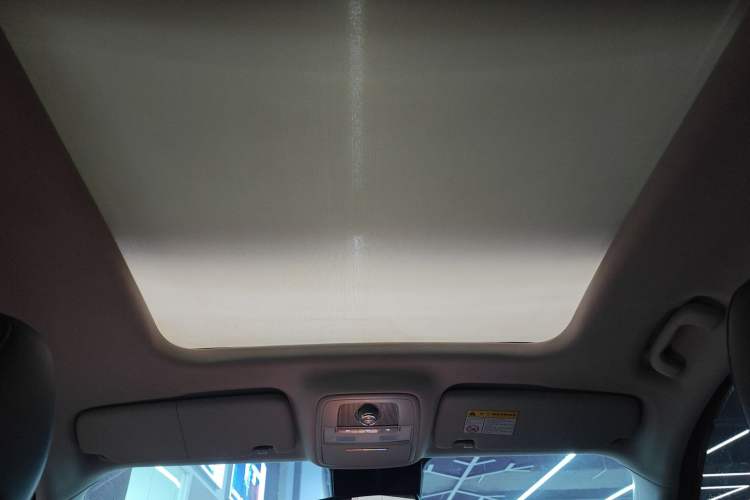 Used Roewe RX8 2018 30T Smart Connectivity All-Wheel Drive Supreme Edition
