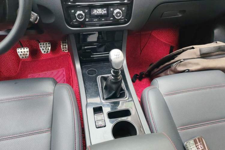 Used Yema T70 2016 Upgraded Model 1.5T Manual Leading Version