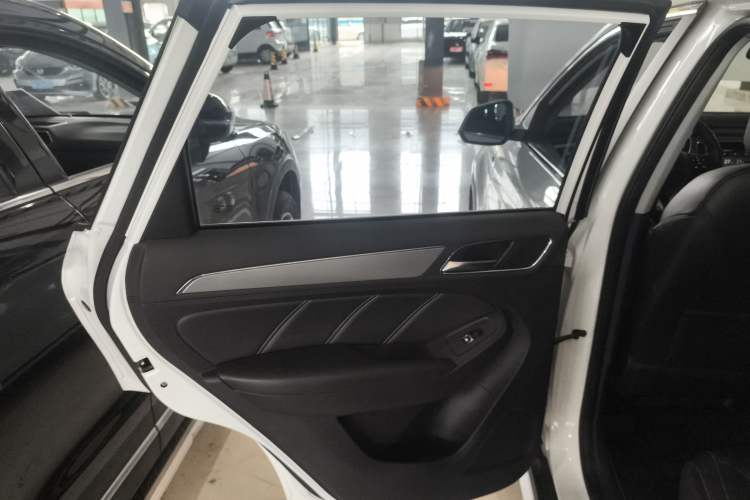 Used Roewe RX5 2016 20T Two-Wheel Drive Automatic Internet Smart Edition
