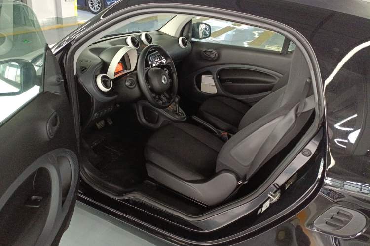 Used  fortwo 2015 1.0L 52 kW hardtop Dynamic version
