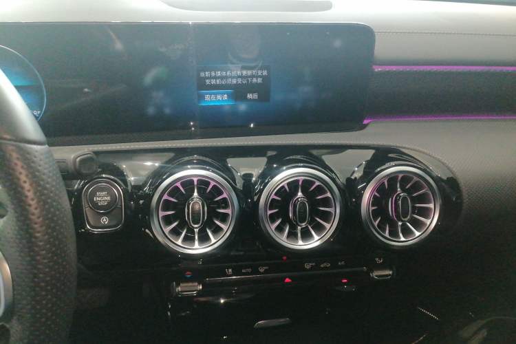 Used Mercedes-Benz A-Class 2022 Revised Version A 200 L Sport Sedan Fashionable Style