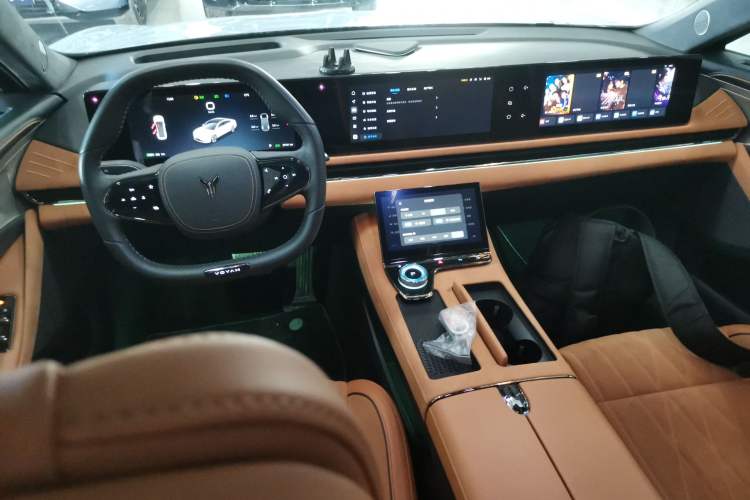 Used VOYAH PASSION 2023 Four-Wheel Drive Standard Edition
