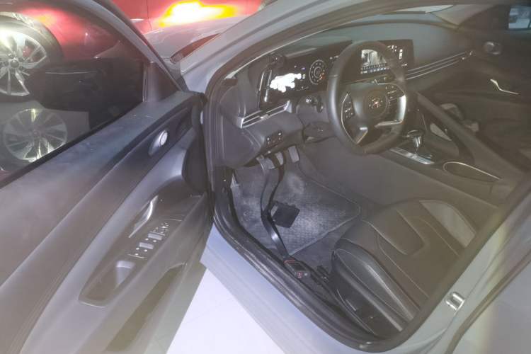 Used Hyundai Elantra 2022 1.5L CVT LUX Prestige Edition