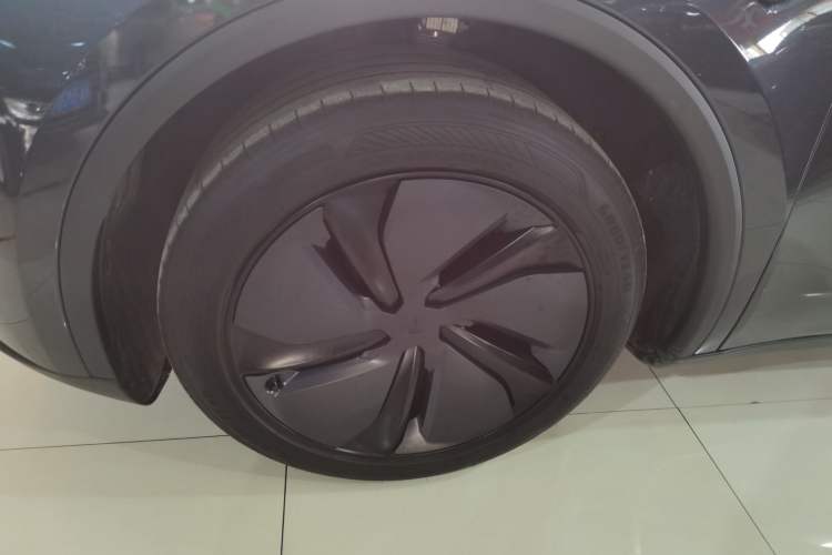 Used Tesla Model Y 2025 Rear-Wheel-Drive Version