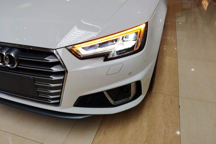 Used Audi A4L 2019 40 TFSI Fashion Edition China VI Emission Standard
