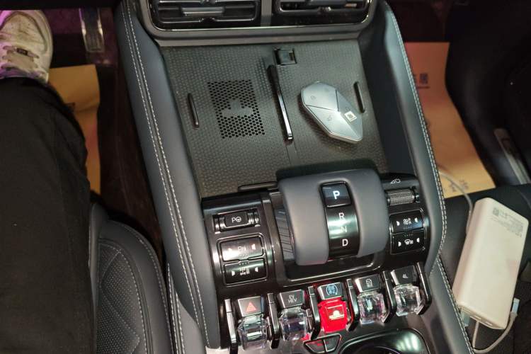 Used  Leopard 5 2023 Explore Edition