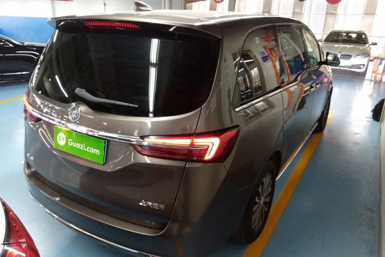 Used Buick GL8 2023 Facelifted Land Cruiser Executive Luxury Version
