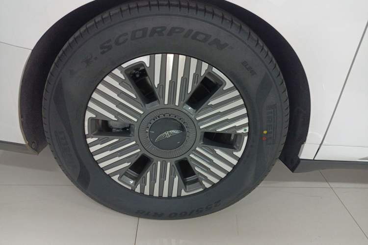 Used  LEVC L380 2025 650 km Flagship Edition All-Wheel Drive