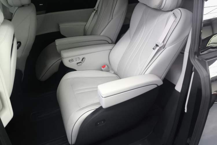 Used XPeng X9 2024 702 Ultra-Long Range Max
