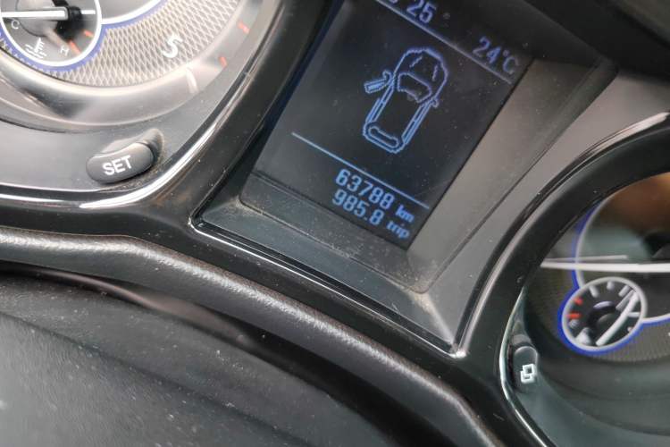 Used JMC Yuhu 7 2016 2.4T Two-Wheel Drive Luxury Edition JX4D24