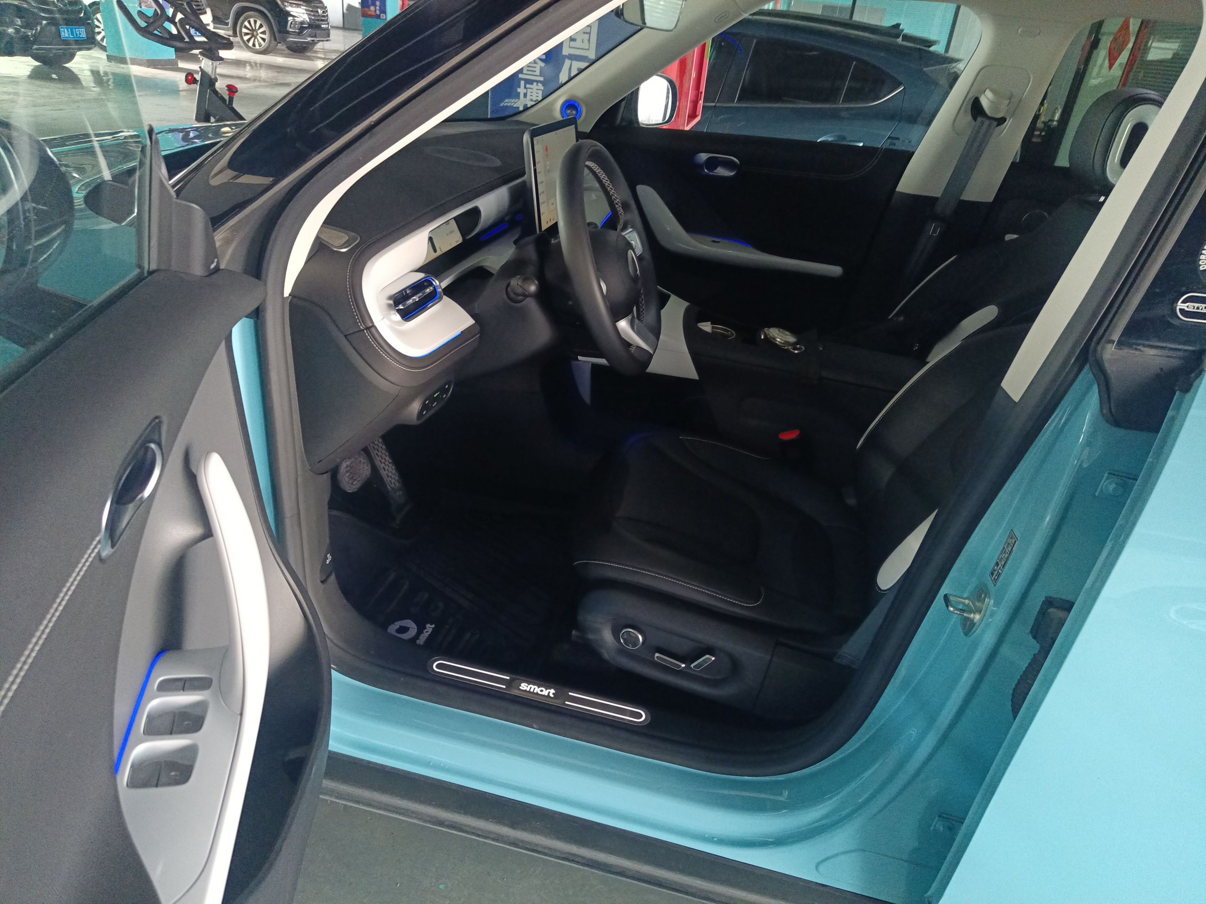 المقاعد الأمامية داخل السيارة