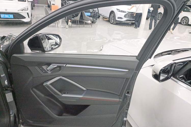 Used Audi Q3 2021 40 TFSI Fashion Dynamic Model
