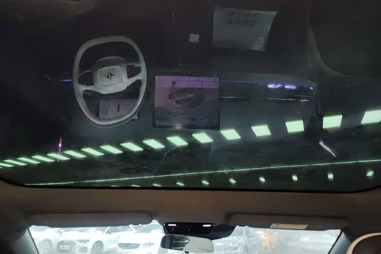 Used  eπ007 2024 Range-Extended 200 Air Edition